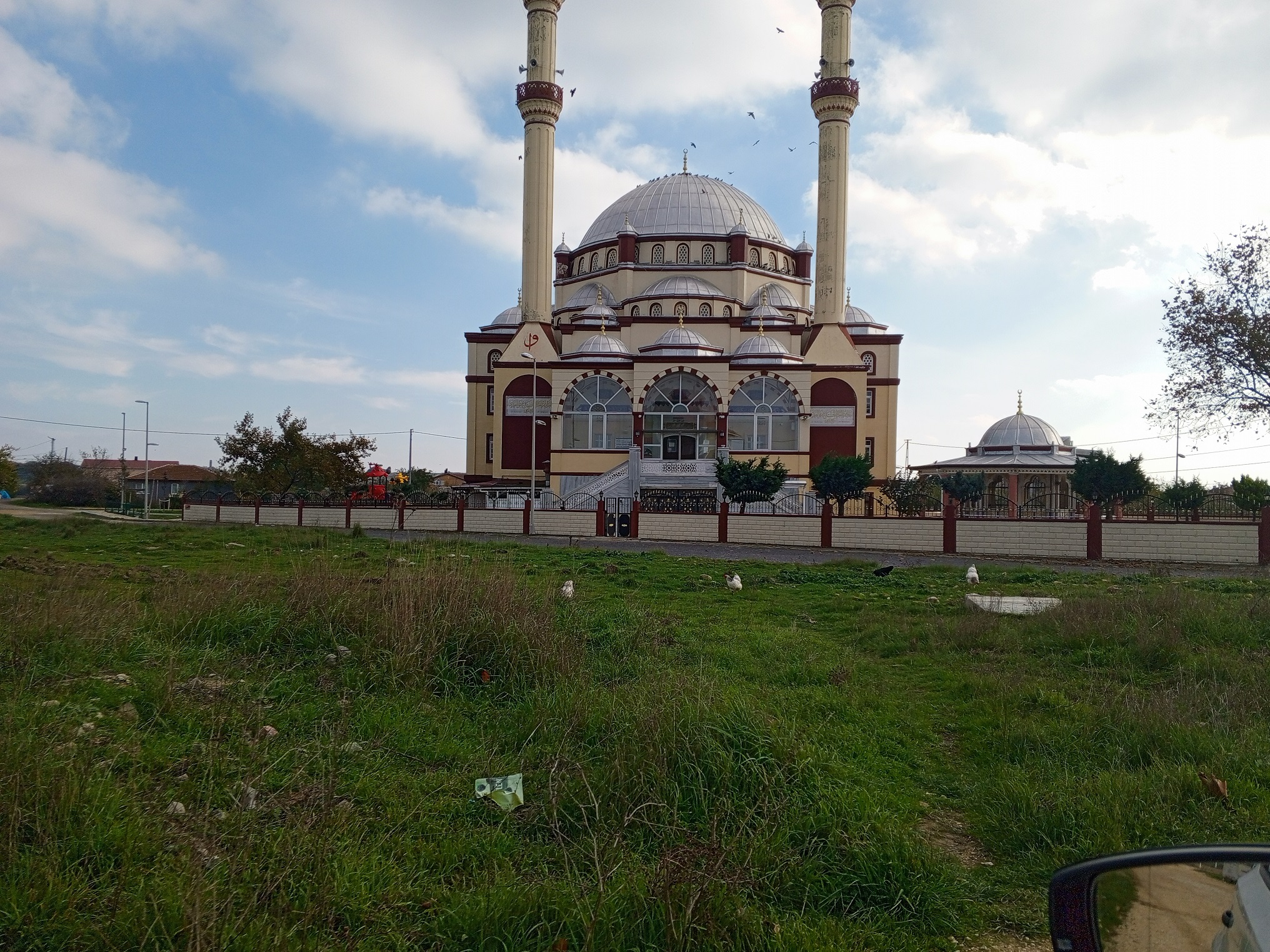 SİLİVRİ  BÜYÜKÇAVUŞLU KÖYÜNDE 500 M2 ARSA